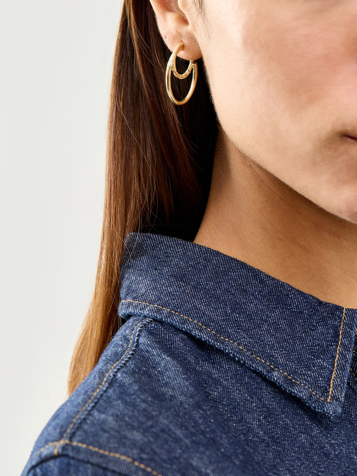 Rhythm Earrings Gold - Image 2