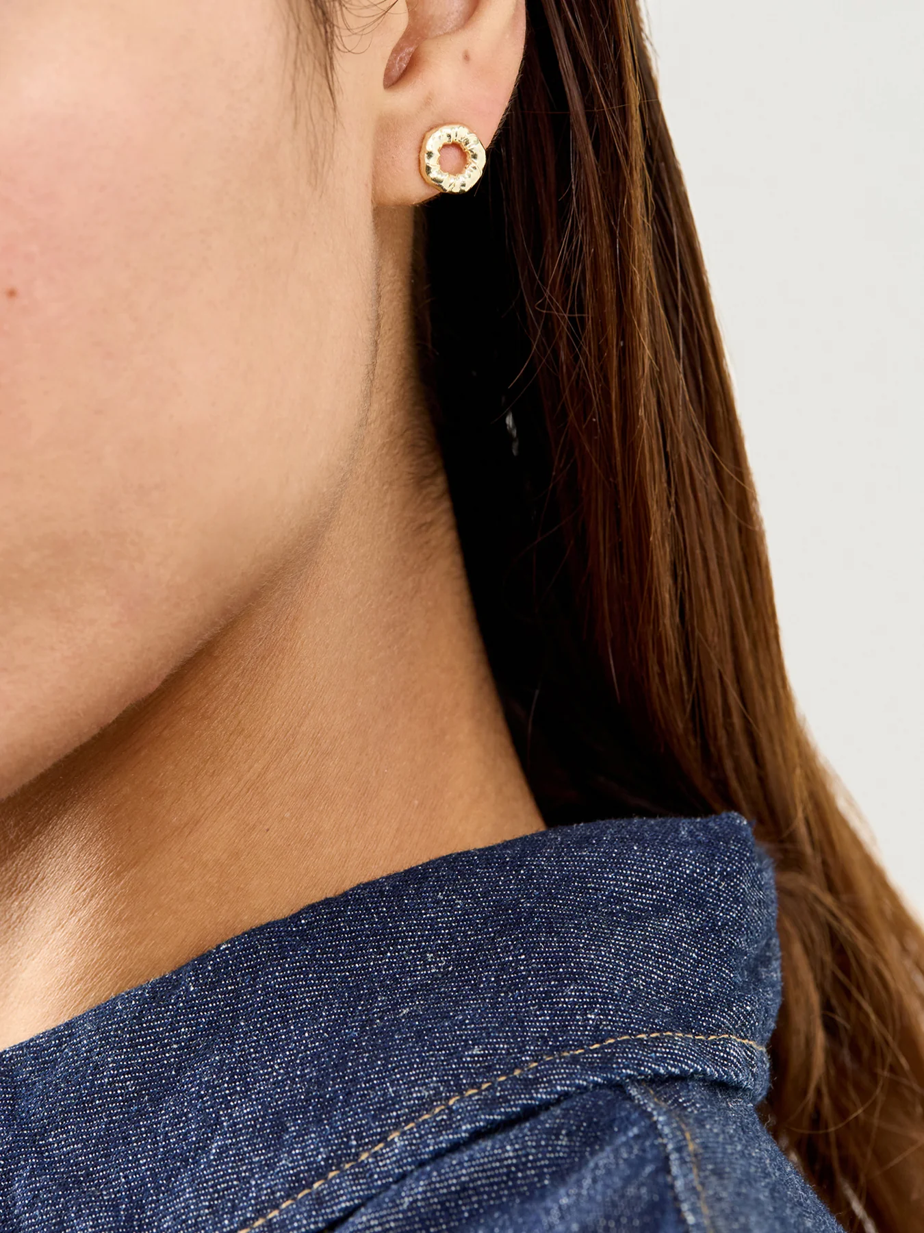 Silence Earrings Gold - Image 2