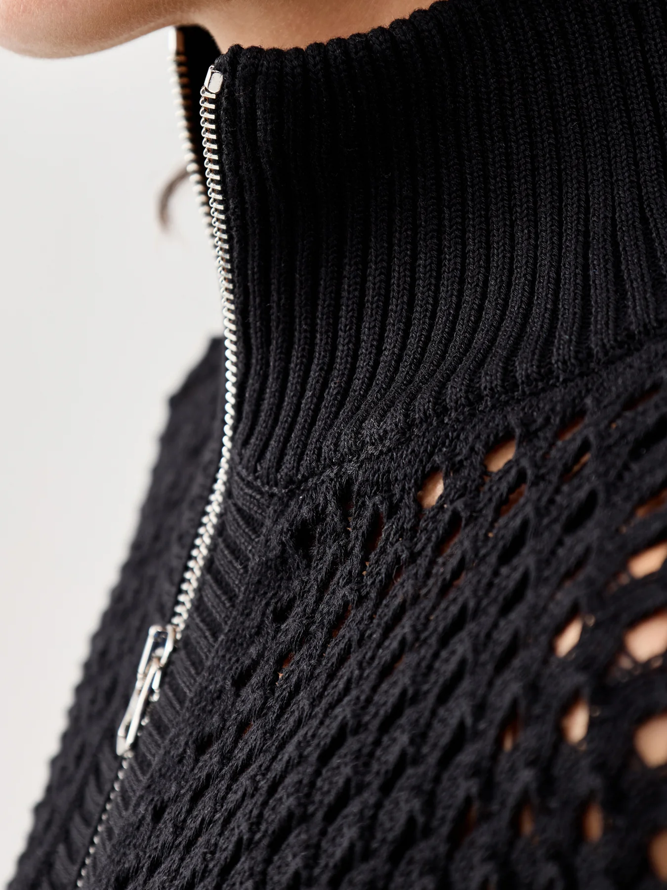 Gaines Half Zip Sweatshirt Black - Image 3