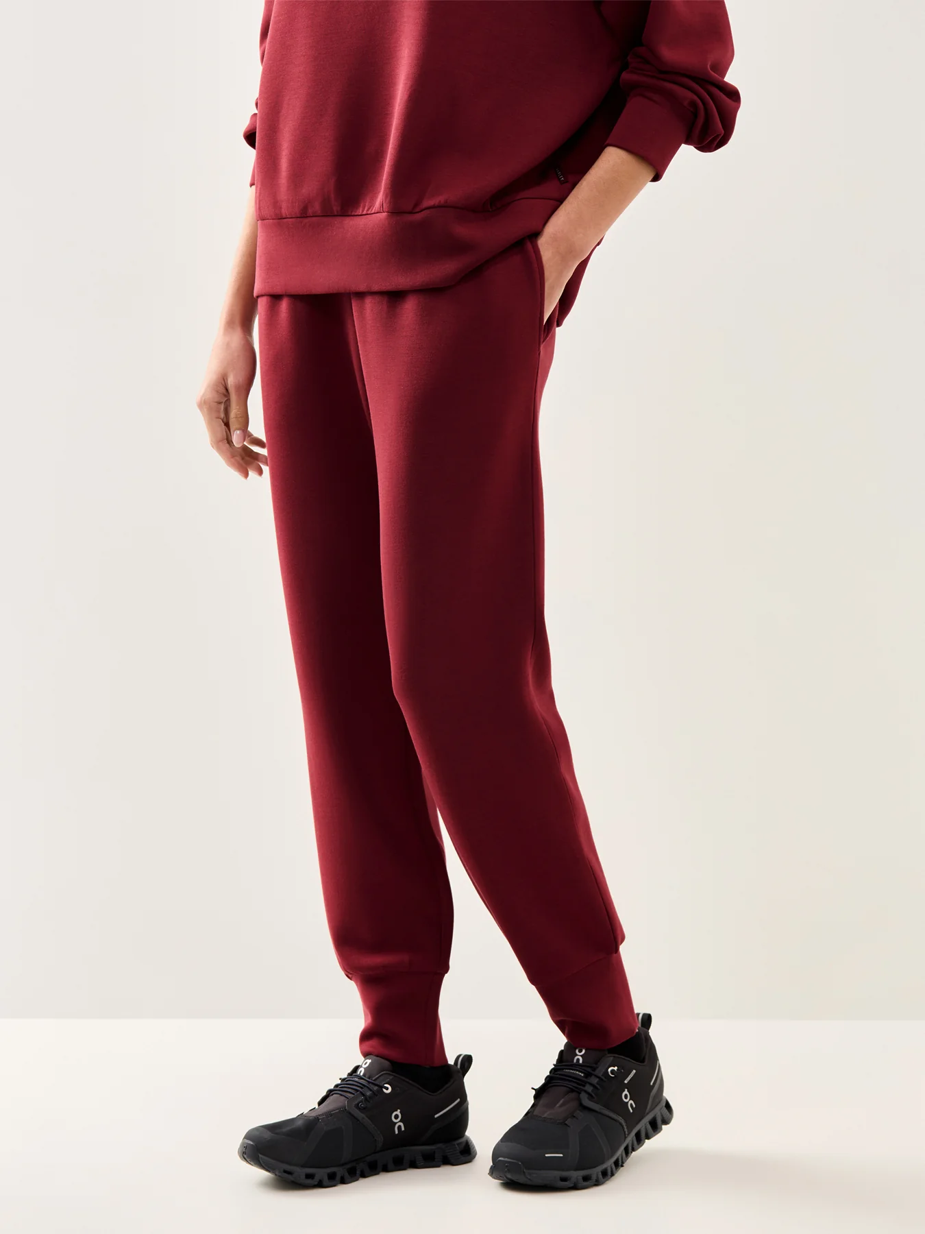 The Slim Cuff Pant 27.5 New Maroon - Image 4