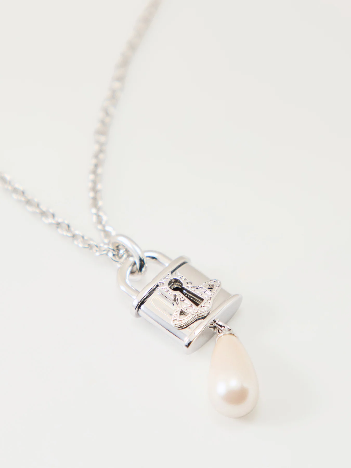 Small Pendant Necklace Silver - Image 3